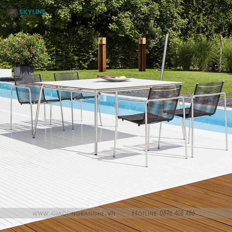 bàn-ghế-khu-vực-hồ-bơi