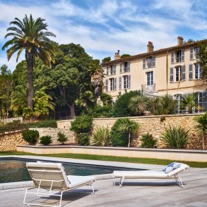 giường tắm nắng ngoài trời