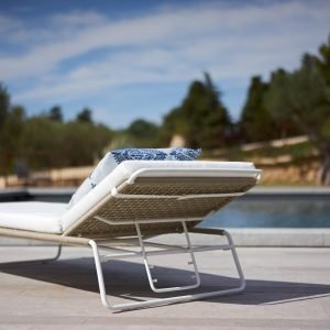 giường tắm nắng ngoài trời