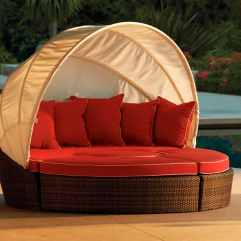 Bộ bàn ghế ngoài trời có mái che nắng Leras màu đỏ