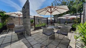 bàn ghế cafe ngoài trời